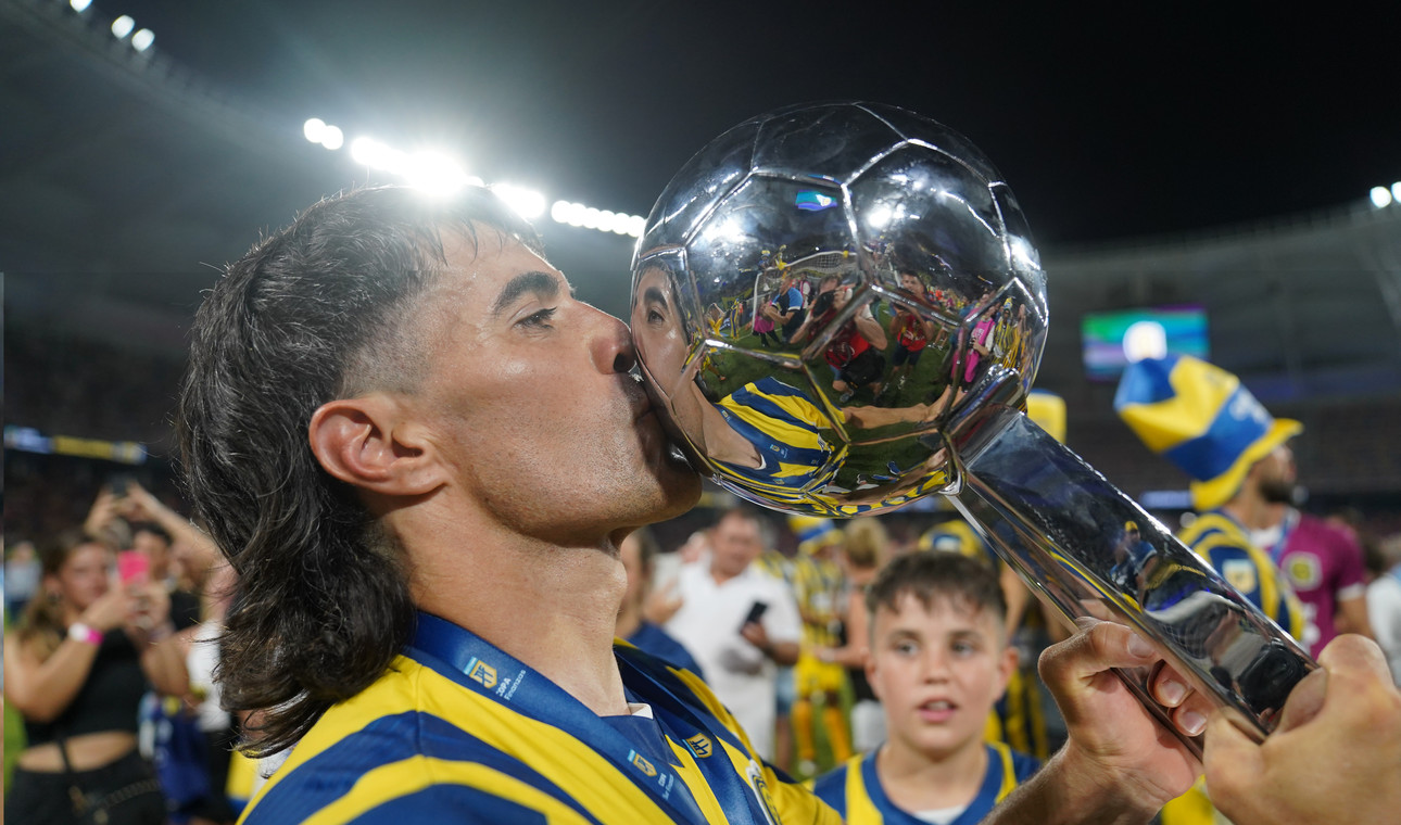 Señor 10 este muchacho.